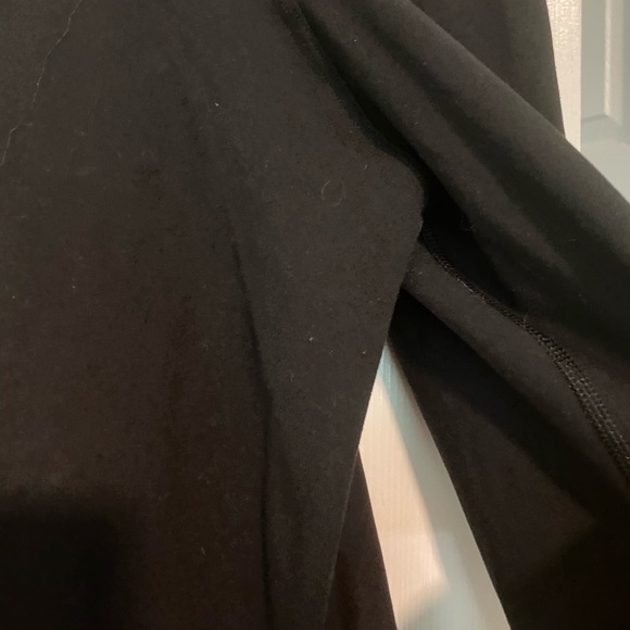 Lulu lemon long sleeves. Black great arm details NWOT - Picture 4 of 7